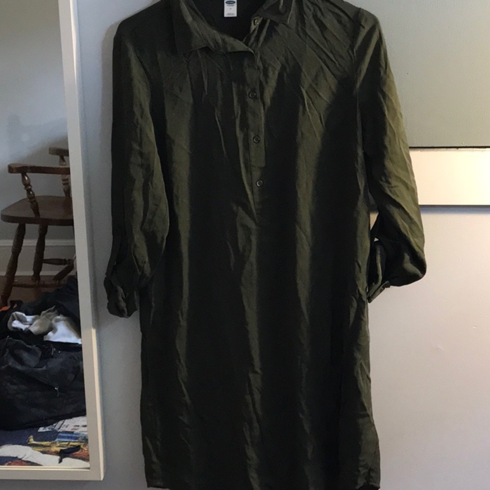 Old navy medium green button top